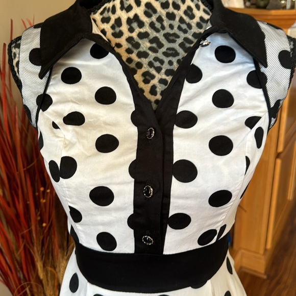 Hearts & Roses Retro Clothing - Picture 2 of 9